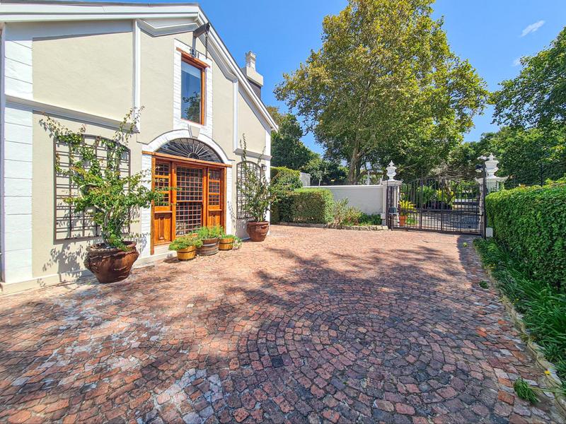 To Let 7 Bedroom Property for Rent in Constantia Western Cape